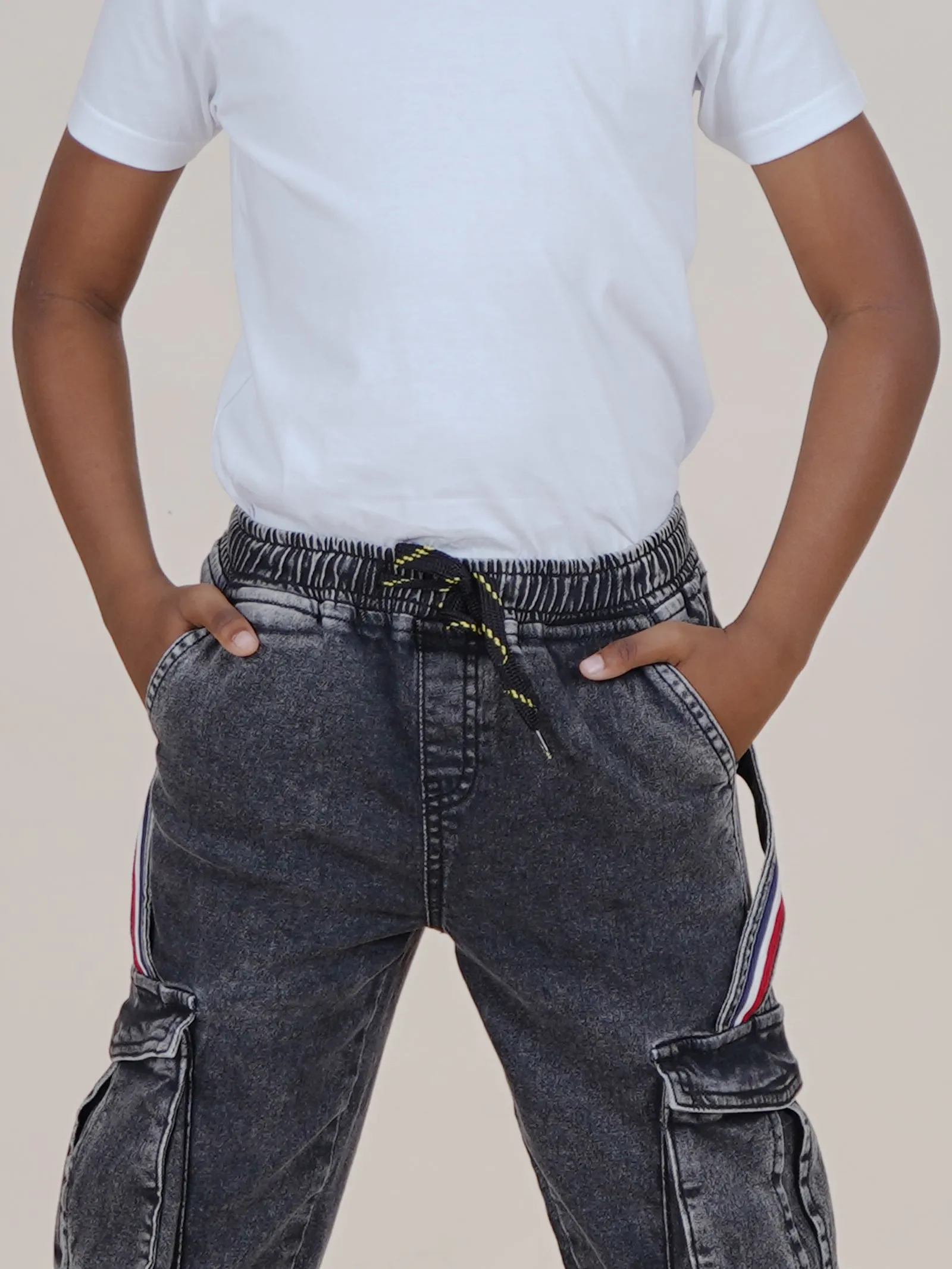 Boys Cotton Solid Half Sleeves Tee & Cargo Pocket Denim Jeans With Side Strap