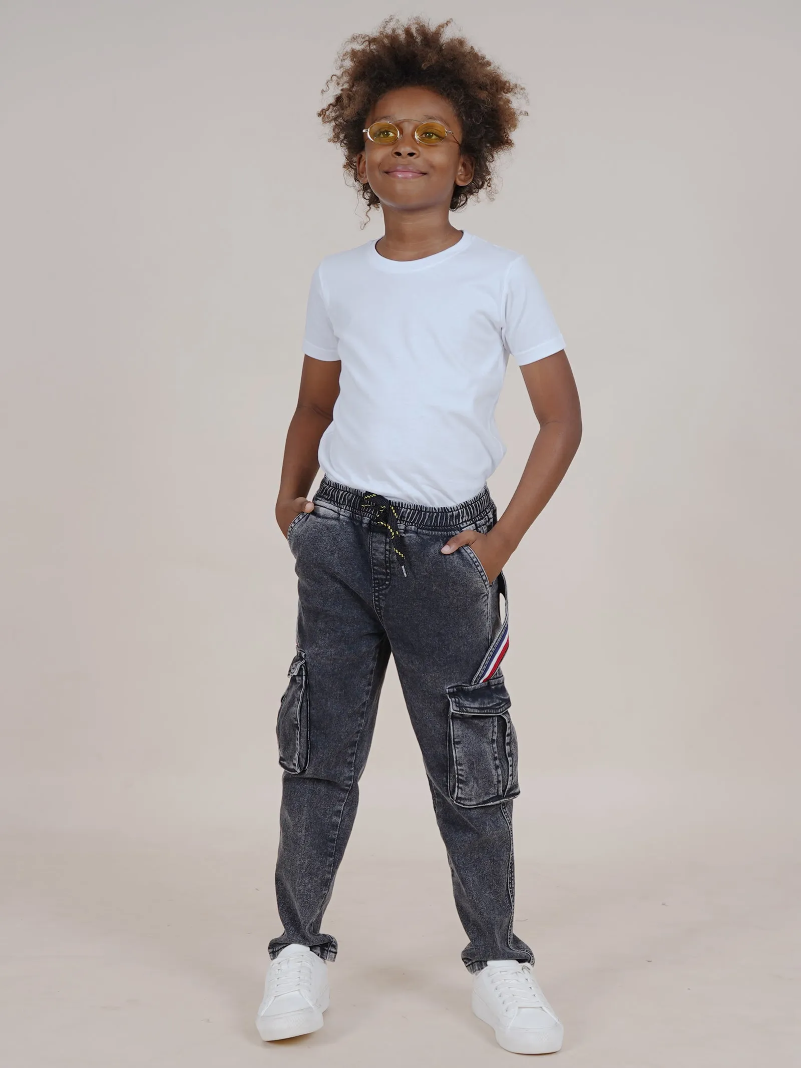 Boys Cotton Solid Half Sleeves Tee & Cargo Pocket Denim Jeans With Side Strap